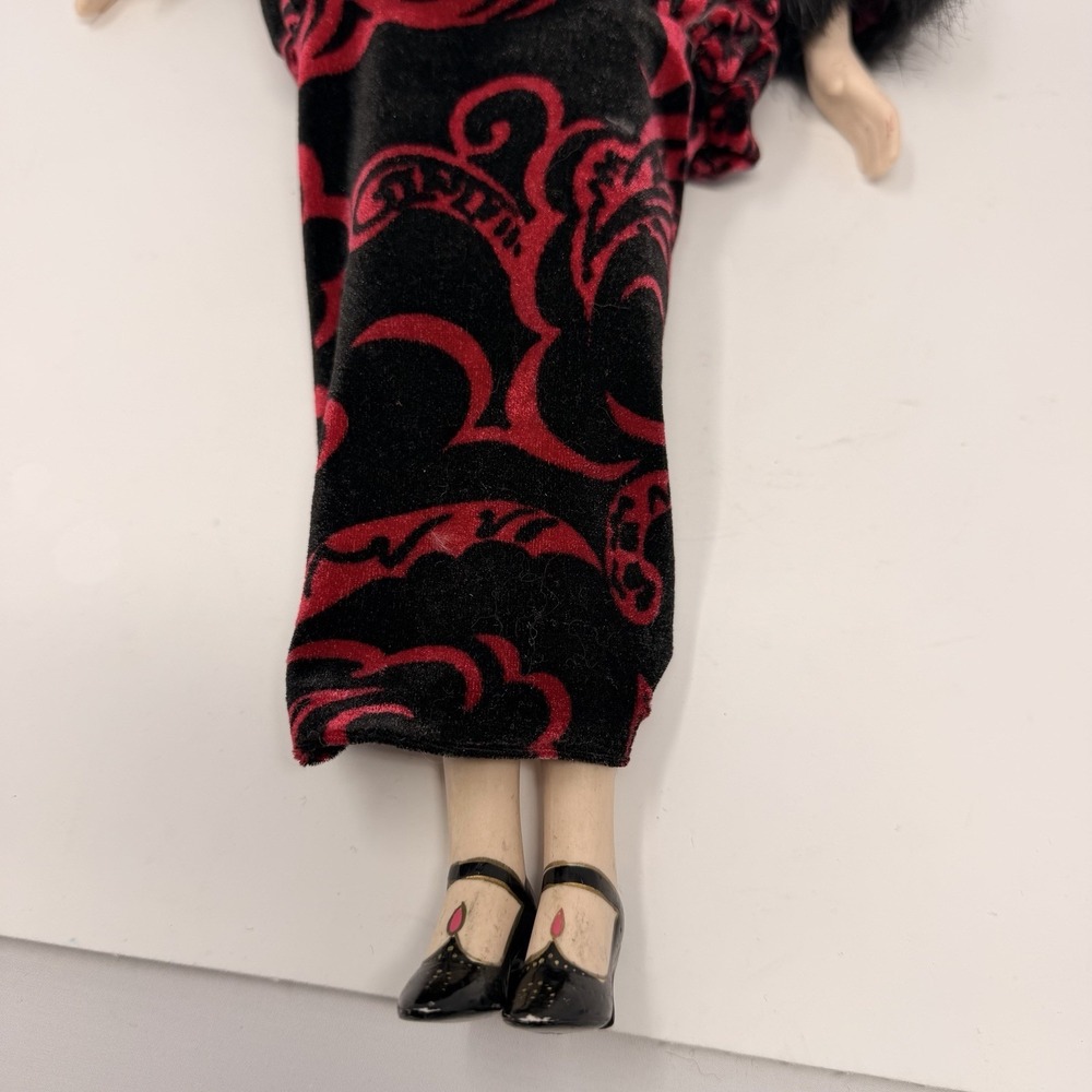 Vintage Style Porcelain Boudoir Lady Doll Red Black Fur Trim Damask Robe 19" - Picture 14 of 15